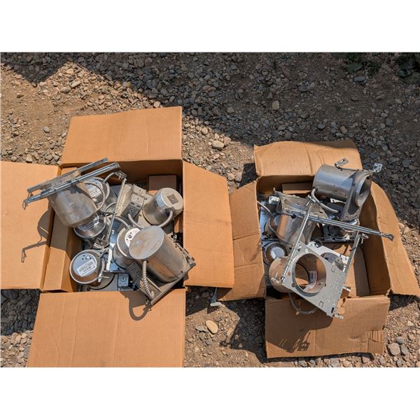 Lot full of Light Fixtures (Opened and No Bulbs) Looks Good Condition