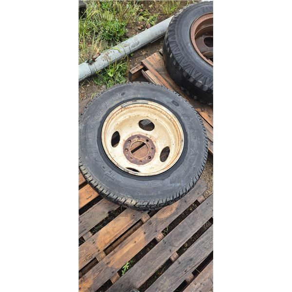 Tire 8.75R16.5LT / 8 hole rim