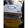 Image 3 : Party lite table display