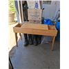Image 1 : Weaving Bench