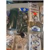 Image 10 : Misc Bag of Decor