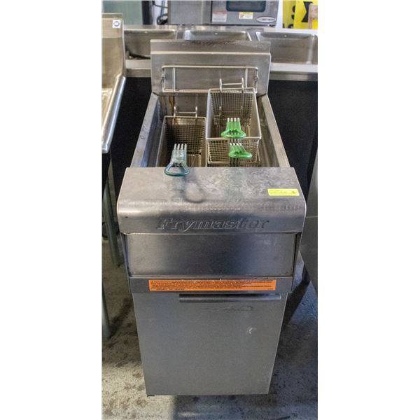 FRYMASTER NATURAL GAS DEEP FRYER W/ 3 BASKETS