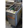 Image 2 : FRYMASTER NATURAL GAS DEEP FRYER W/ 3 BASKETS