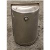 Image 2 : 20.5" X 31" X 12" STAINLESS STEEL WASH TUB