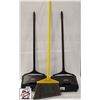 Image 1 : BAILIFF SEIZURE: BROOM WITH 2 DUST PANS