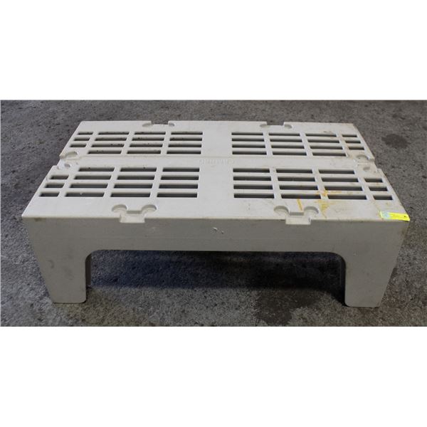 CAMBRO 36" X 21" X 12" PLASTIC DUNNAGE RACK