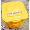 Image 1 : UNCLAIMED: RUBBERMAID 3526 28 GAL SQUARE CONTAINER