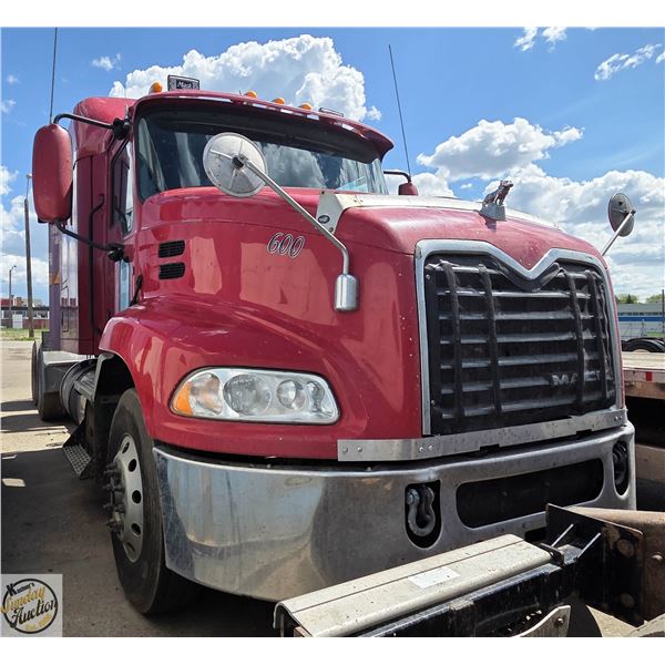 REPO: 2015 MACK CXU613 PINNACLE