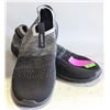 Image 1 : SPEEDO US SIZE 9 GREY SWIM SHOES