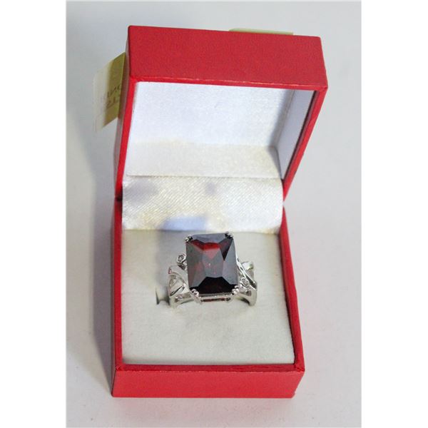 ESTATE GARNET LARGE LADIES RING IN BOX