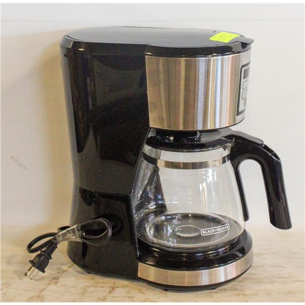 BLACK & DECKER 12 CUP PROGRAMMABLE COFFEE MAKER