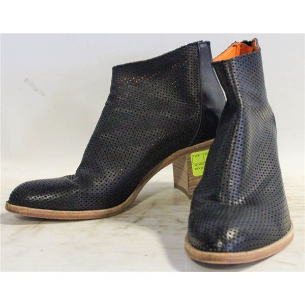 WOMEN'S 6.5 ATELIERS LEATHER BOOTS