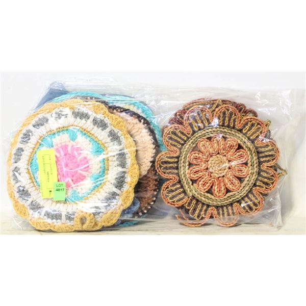 8 POT HOLDERS