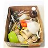 Image 1 : BOX VINTAGE KITCHEN ITEMS INCLD TIM HORTONS