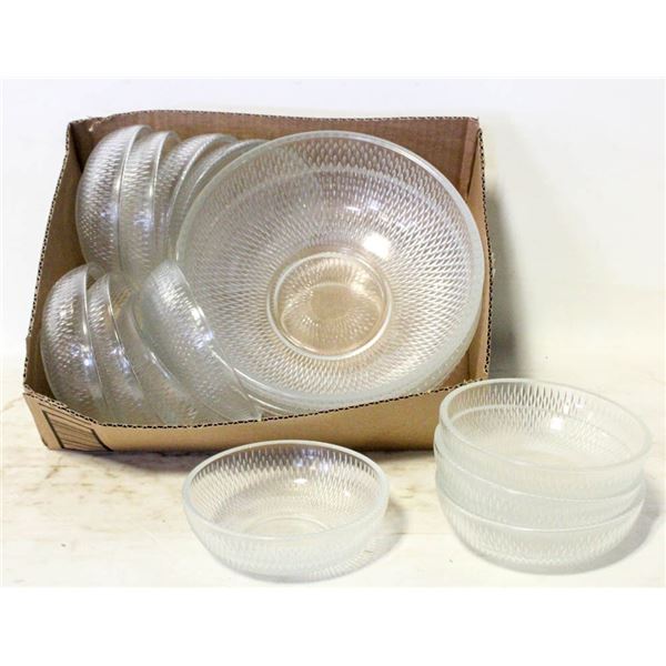 VINTAGE 2 LG SERVING BOWLS & 12 SMALL BOWLS