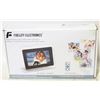 Image 1 : 7" DIGITAL PICTURE FRAME - NEW