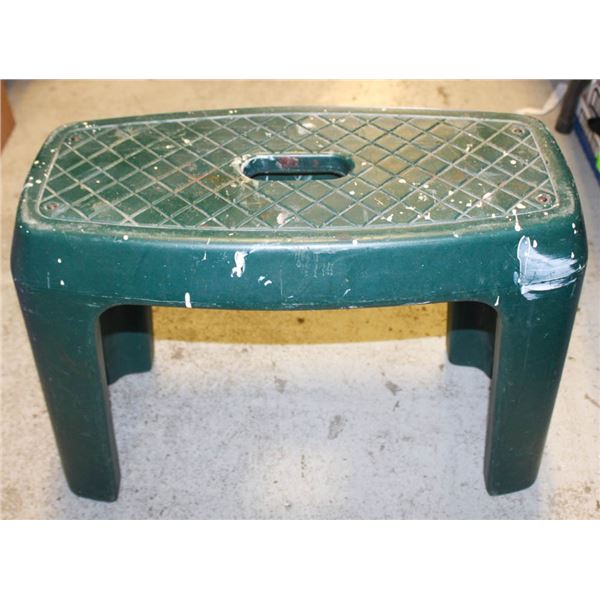 GREEN WIDE STEP LADDER