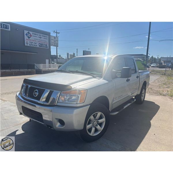 2010 NISSAN TITAN SE