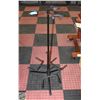 Image 1 : NEWLY ASSEMBLED LEEYEE 3 TRIPOD GUITAR STAND