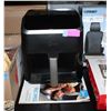 Image 1 : MIDEA AIR FRYER 5.5 QT HEATEXPRESS 9 PREET MENUS
