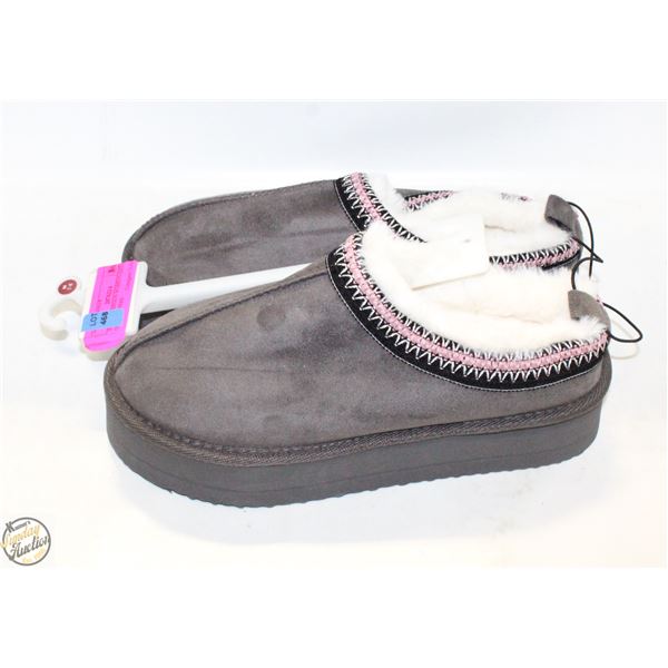 JESSICA SIMPSON WOMENS SIZE 8 GREY SLIPPERS