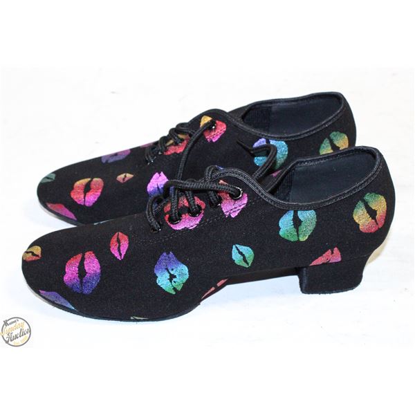 PRODRELO SIZE 7.5 BLACK SHOES W RAINBOW KISSES