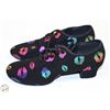 Image 1 : PRODRELO SIZE 7.5 BLACK SHOES W RAINBOW KISSES