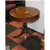Image 1 : VINTAGE ROUND TABLE MISSING 2 BRASS CLAW FOOTIES