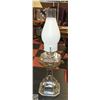 Image 1 : VINTAGE OIL LAMP H-19"