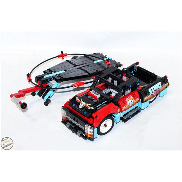 LEGO STUNT SHOW TRUCK