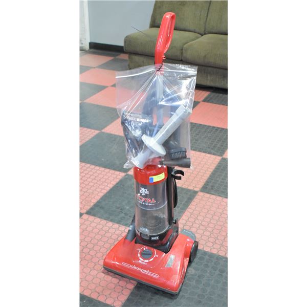 DIRT DEVIL TQTAL VISION VACUUM+ATTACHMENTS