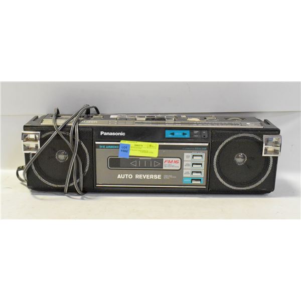 VINTAGE PANASONIC CASSETTE/RADIO BOOMBOX