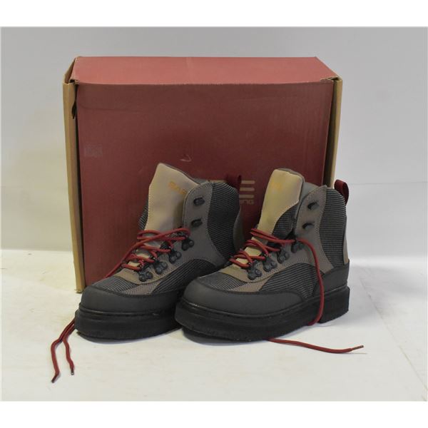 BARE SIZE 6 FISHING BOOTS