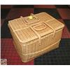 Image 1 : PICNIC BASKET WITH VINTAGE DISHES