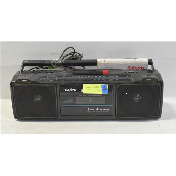 VINTAGE SANYO RADIO CASSETTE PLAYER