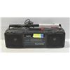 Image 1 : VINTAGE SANYO RADIO CASSETTE PLAYER