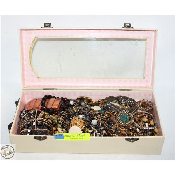 40+ PIECES JEWELLRY IN VINTAGE DOLL BOX