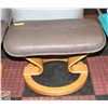 Image 1 : LEATHER FOOTSTOOL
