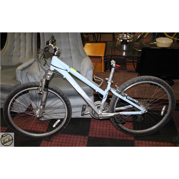 GIANT BRAND MOUNTAIN BIKE BABY BLUE