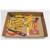 Image 1 : FLAT OF SURPLUS KNIVES AND CUTTERS