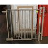 Image 1 : EVENFLO GATE H-30 INCHES