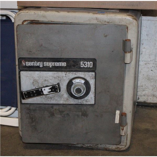 VINTAGE SENTRY SUPREME 5310 SAFE T26 WITH