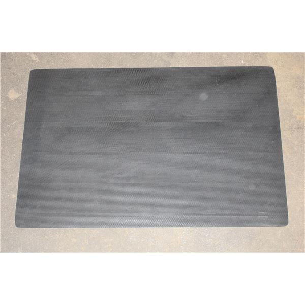 RUBBER MATS 50PK 17.5" X 28"