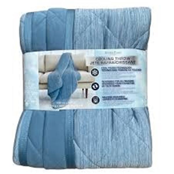 BRAND NEW SUTTON PLACE COOLING THROW BLANKET