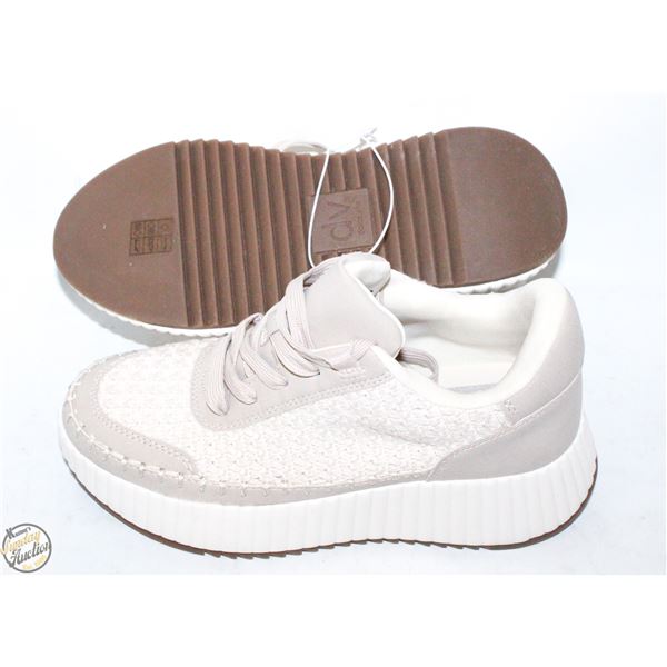 DOLCE VITA SIZE 6 BEIGE SHOES
