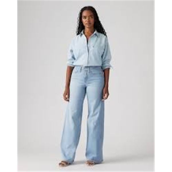 NEW LEVI WOMENS 31 X 28 JEANS