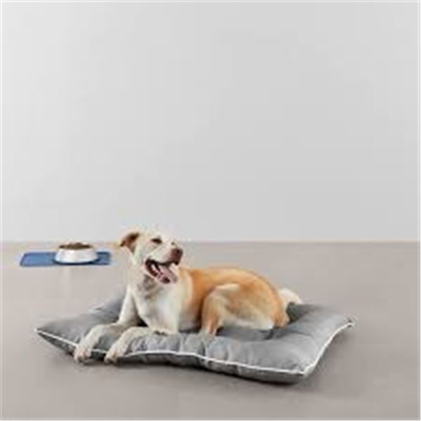 NEW AMAZON BASICS OUTDOOR WATER REPELLENT DOG BED