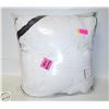 Image 1 : NEW UTOPIA BEDDING 26 X 26"