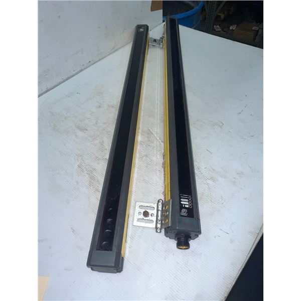 (2) Leuze Lumiflex Light Bars #CR30-750 BH5/X Receivers