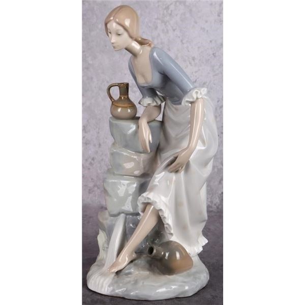 LLADRO RETIRED "GIRL WITH JUGS" BY NAO